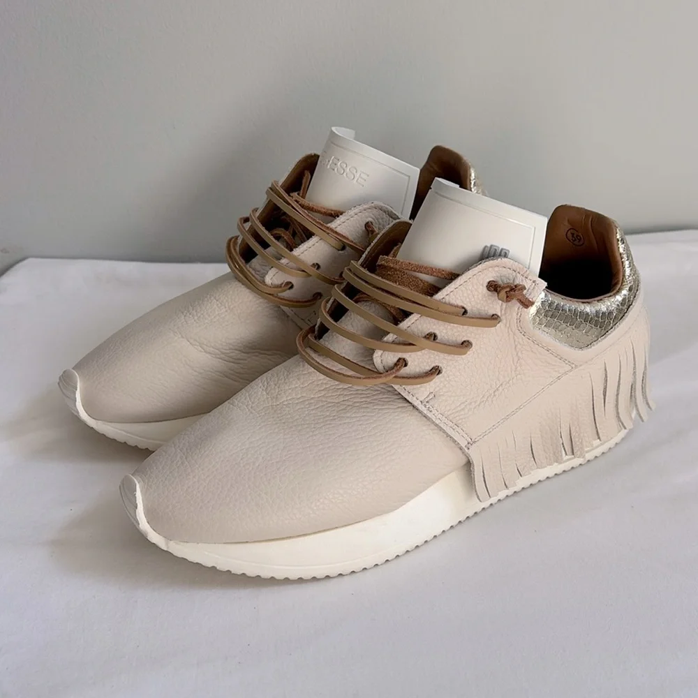 Esseutesse Fringe pebbled leather sneaker in bone